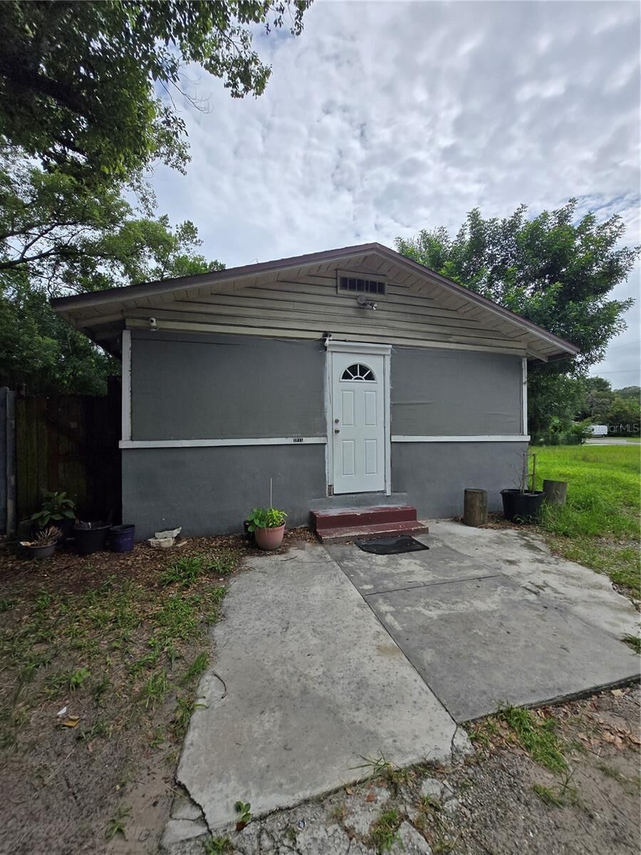 Property Photo: 1015 W Humphrey Street FL 33604