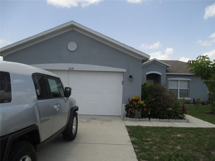 Property Photo: 824 Colville Drive FL 34759