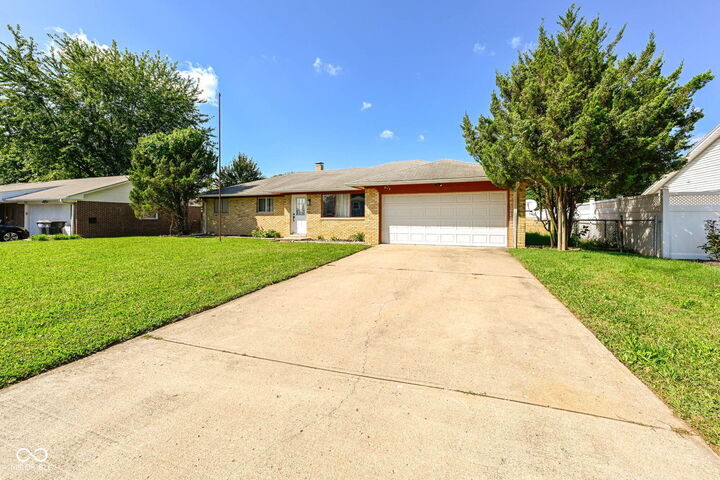 Property Photo:  814 Heritage Lane  IN 46013 