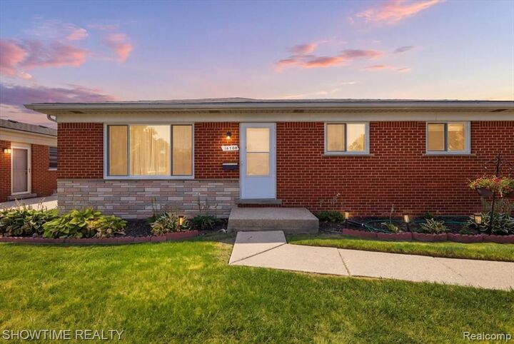 Property Photo: 14706 Murthum Avenue MI 48088 6234