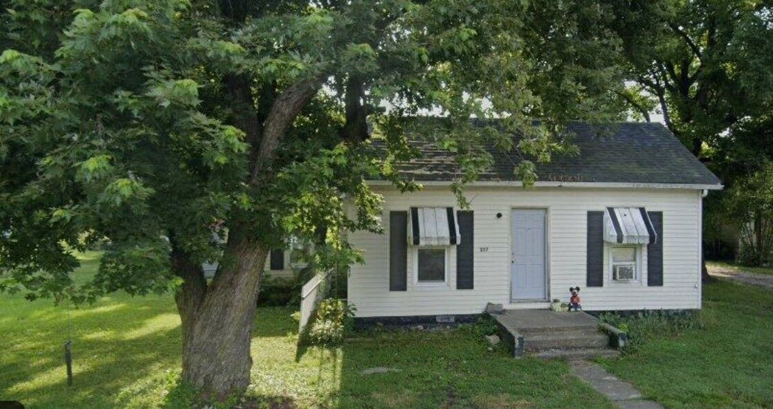 Property Photo: 207 South Street IL 62017