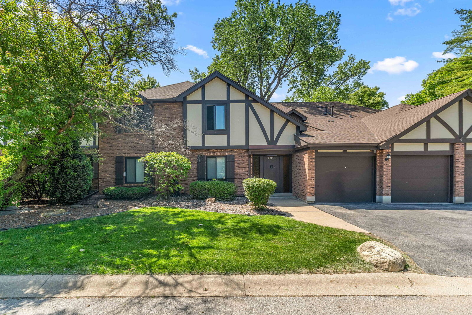 Property Photo: 8245 Poplar Lane 5B IL 60465