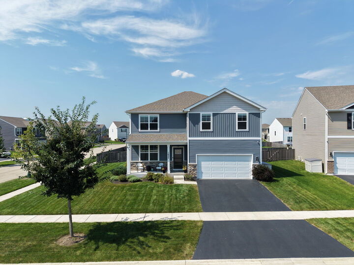 Property Photo:  1620 Emma Court  IL 60140 
