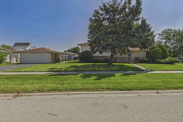 Property Photo:  4158 W Prairie Drive  IL 60803 
