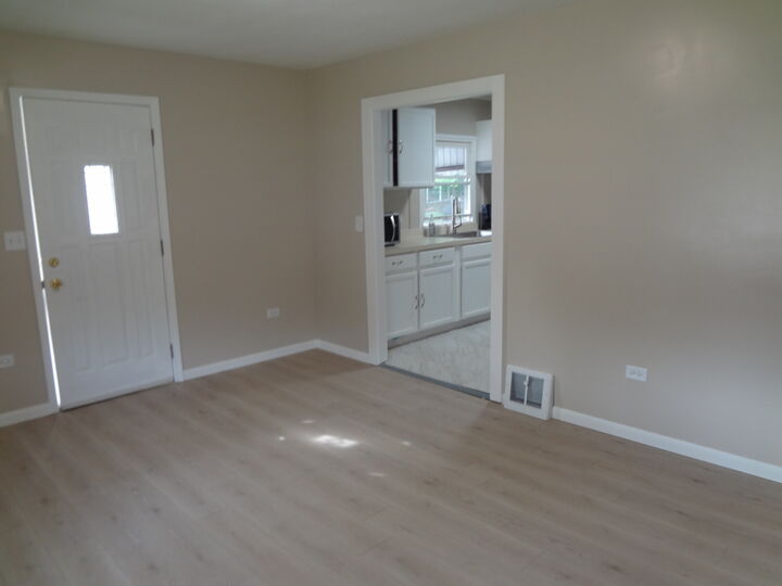 Property Photo:  379 E Lincoln Street  IL 60178 