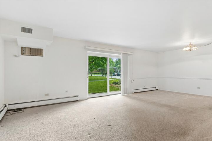 Property Photo:  2420 E Brandenberry Court 1L  IL 60004 