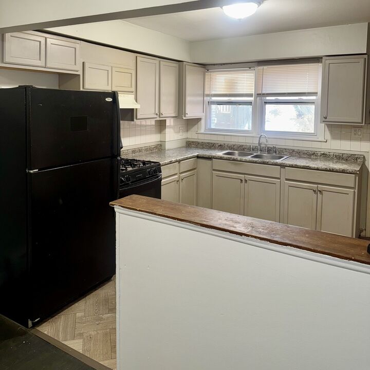 Property Photo: 6235 N Mozart Street 4 IL 60659