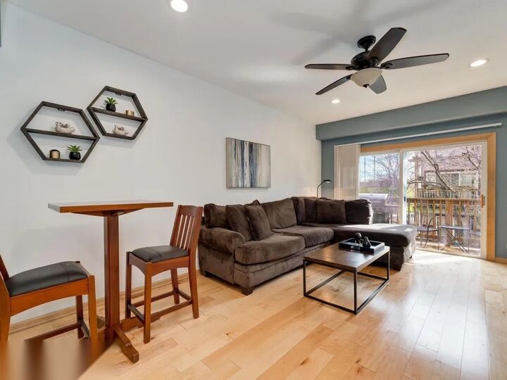 Property Photo: 1540 N Greenview Avenue F IL 60642