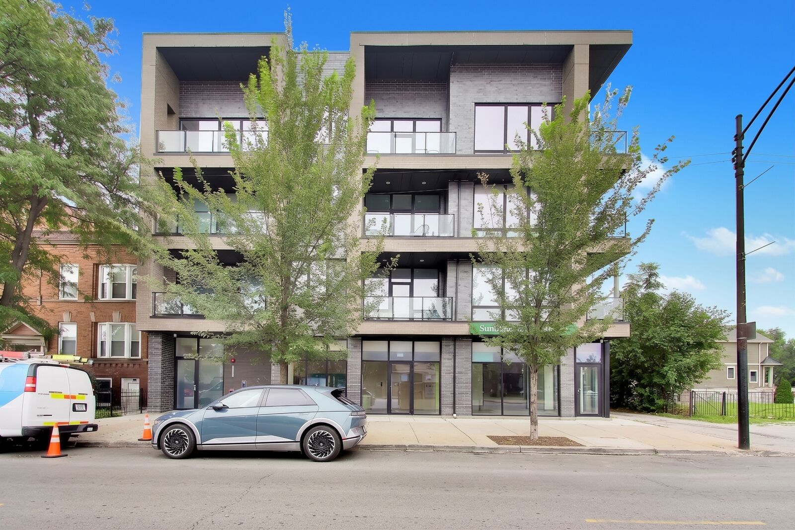 Property Photo: 2423 W Fullerton Avenue 4A IL 60647