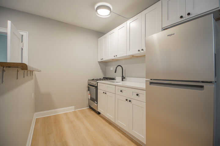 Property Photo: 1414 W Pratt Boulevard 112 IL 60626
