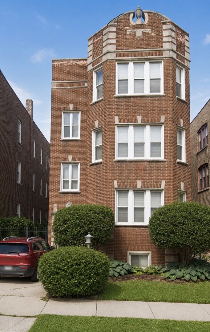 Property Photo: 8828 S Dante Avenue S IL 60619