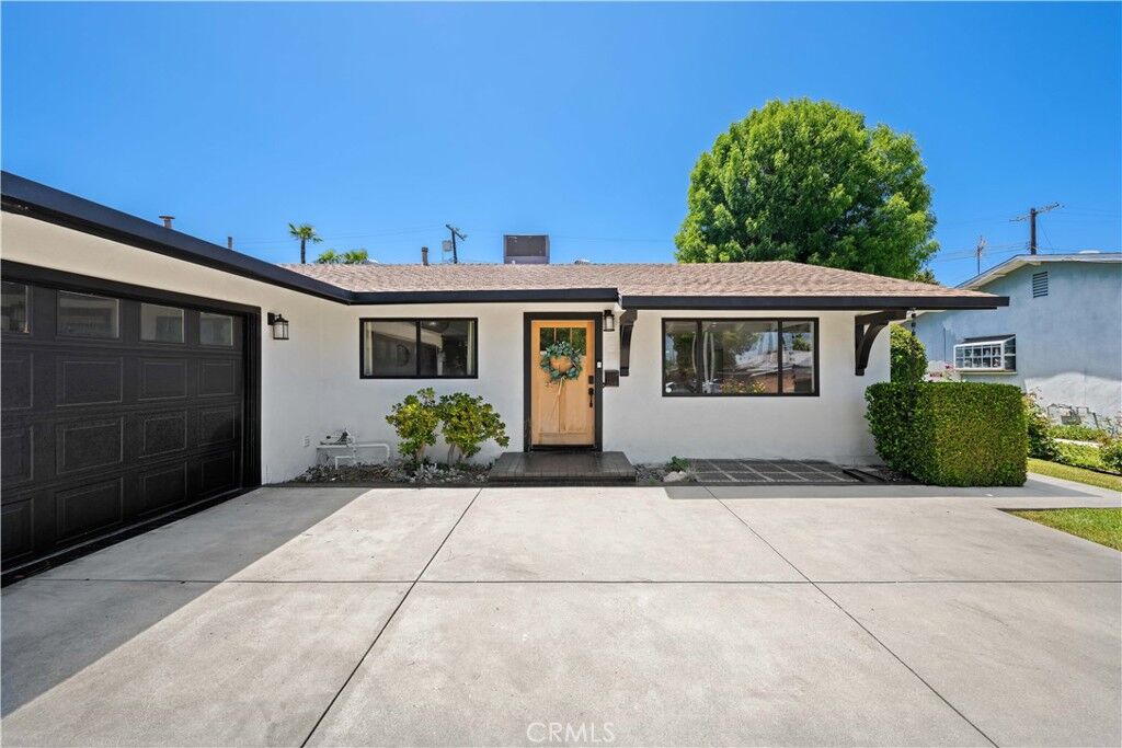 Property Photo: 6709 Sheltondale Avenue CA 91307
