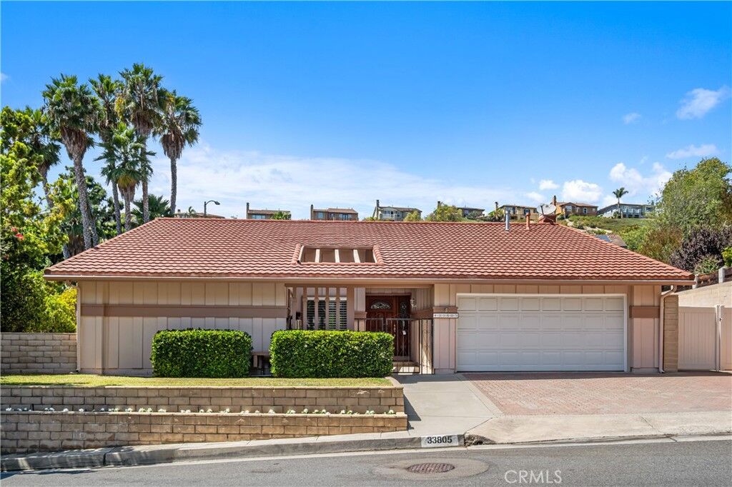 Property Photo: 33805 Via De Agua CA 92675