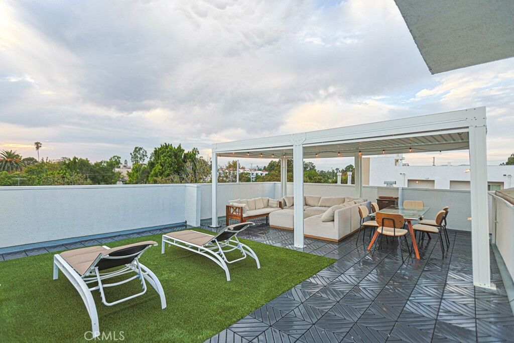 Property Photo:  4326 Babcock 305  CA 91604 