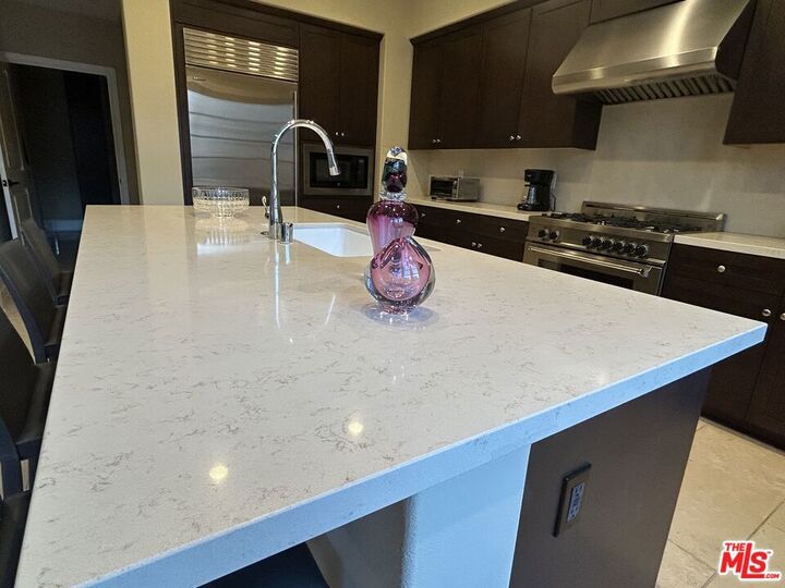 Property Photo:  23500 Park Sorrento C33  CA 91302 
