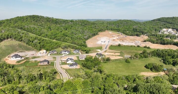 Property Photo:  1600 Wisconsin Avenue  TN 37027 