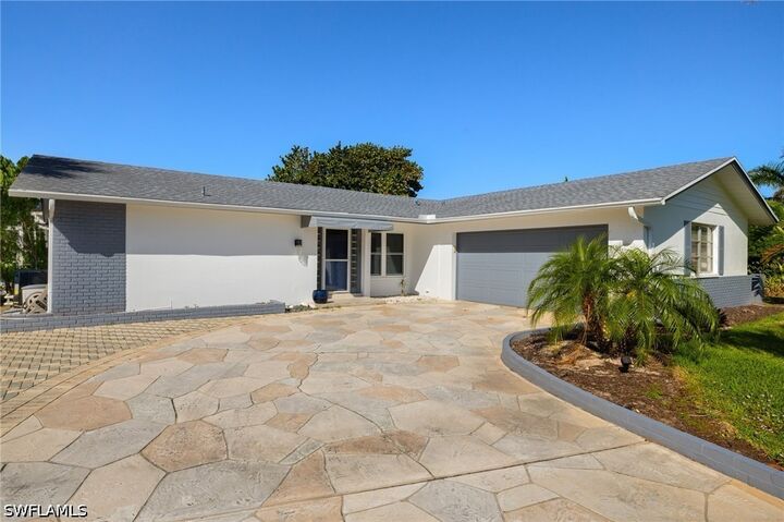 Property Photo:  248 Bay Meadows Drive  FL 34113 