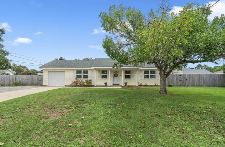 Property Photo:  1462 Central Parkway  FL 32563 
