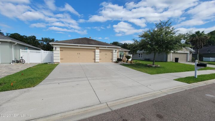 Property Photo:  2735 Woodsdale Drive  FL 32068 