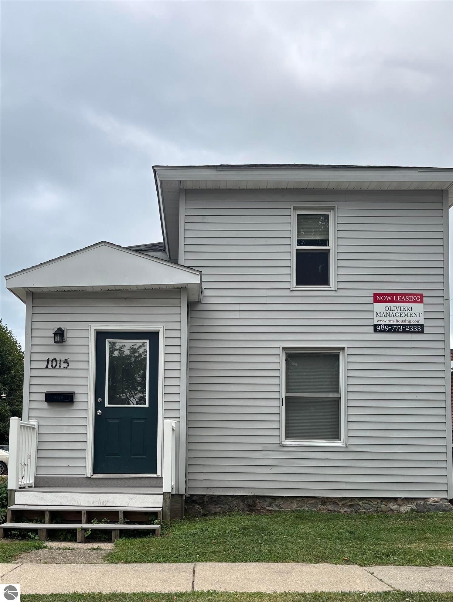 Property Photo:  1015 S Franklin  MI 48858 