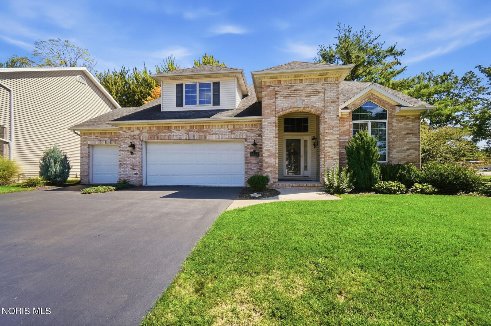 Property Photo: 2214 Woods Edge Court OH 43615