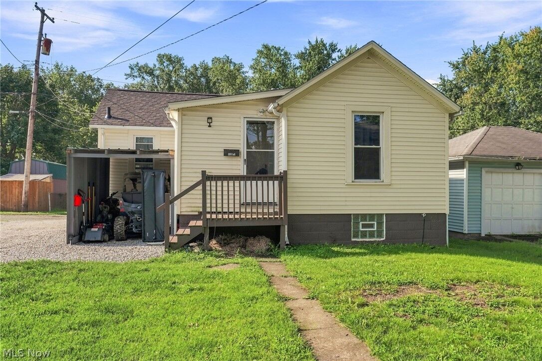 Property Photo: 376 E 1/2 Ohio Avenue OH 44672