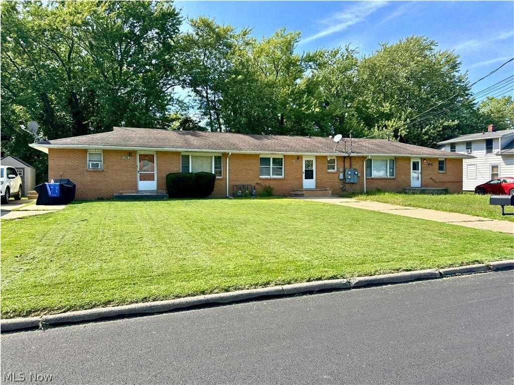 Property Photo: 4823 Dunsmore Avenue OH 44004