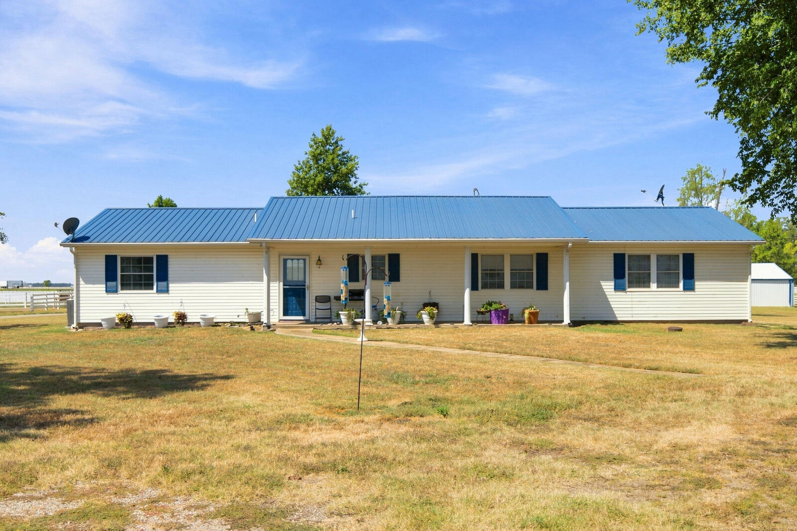 Property Photo: 14701 S 560 Road OK 74343