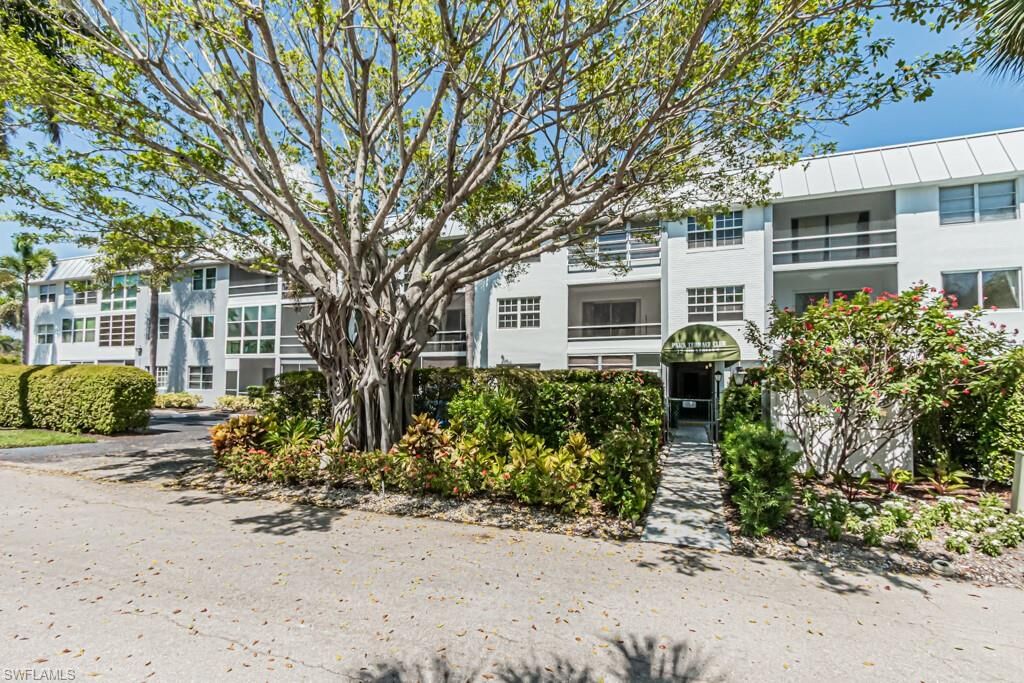 Property Photo: 72 7th St S 203 FL 34102
