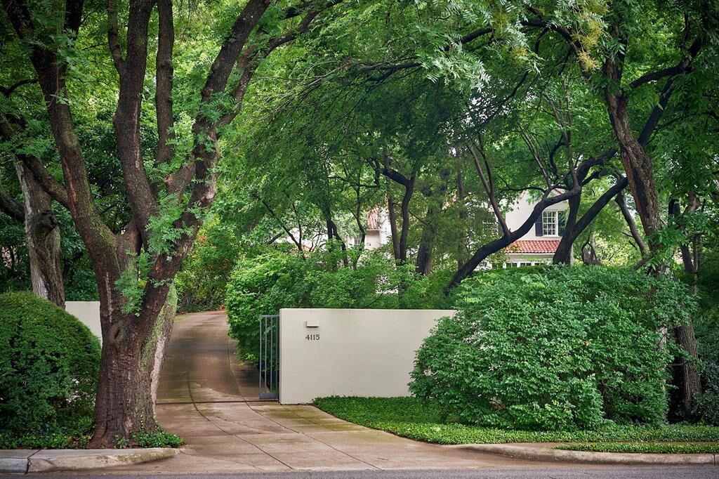 Property Photo: 4115 Turtle Creek Boulevard TX 75219