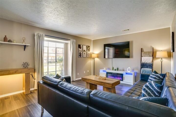 Property Photo: 42 W Creek Lane 3 TX 75052
