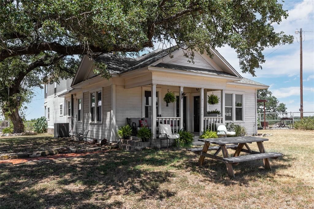 Property Photo:  160 Ledgestone Lane  TX 76432 