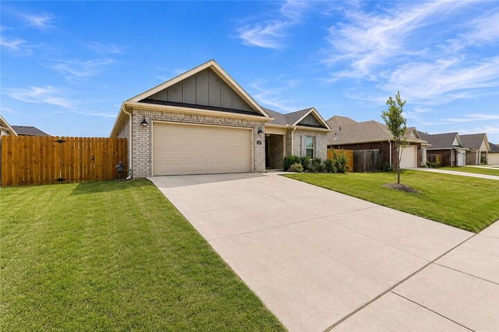 Property Photo:  918 Hampton Street  AR 72762 