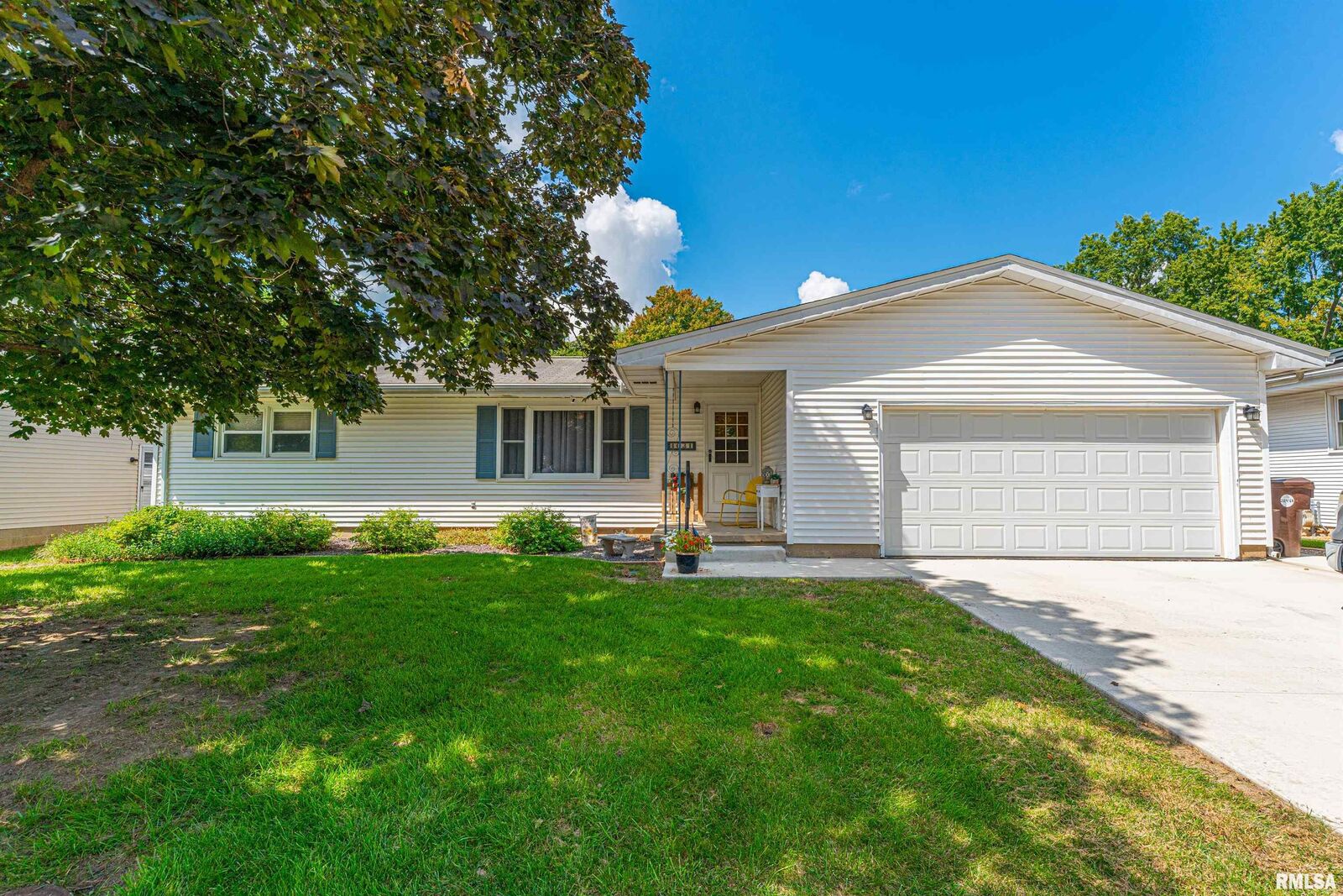 Property Photo: 1031 N Monroe Street IL 62656