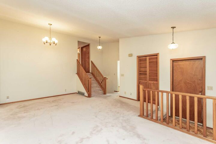 Property Photo:  9 Rollis Street  AB T4P 2Y6 