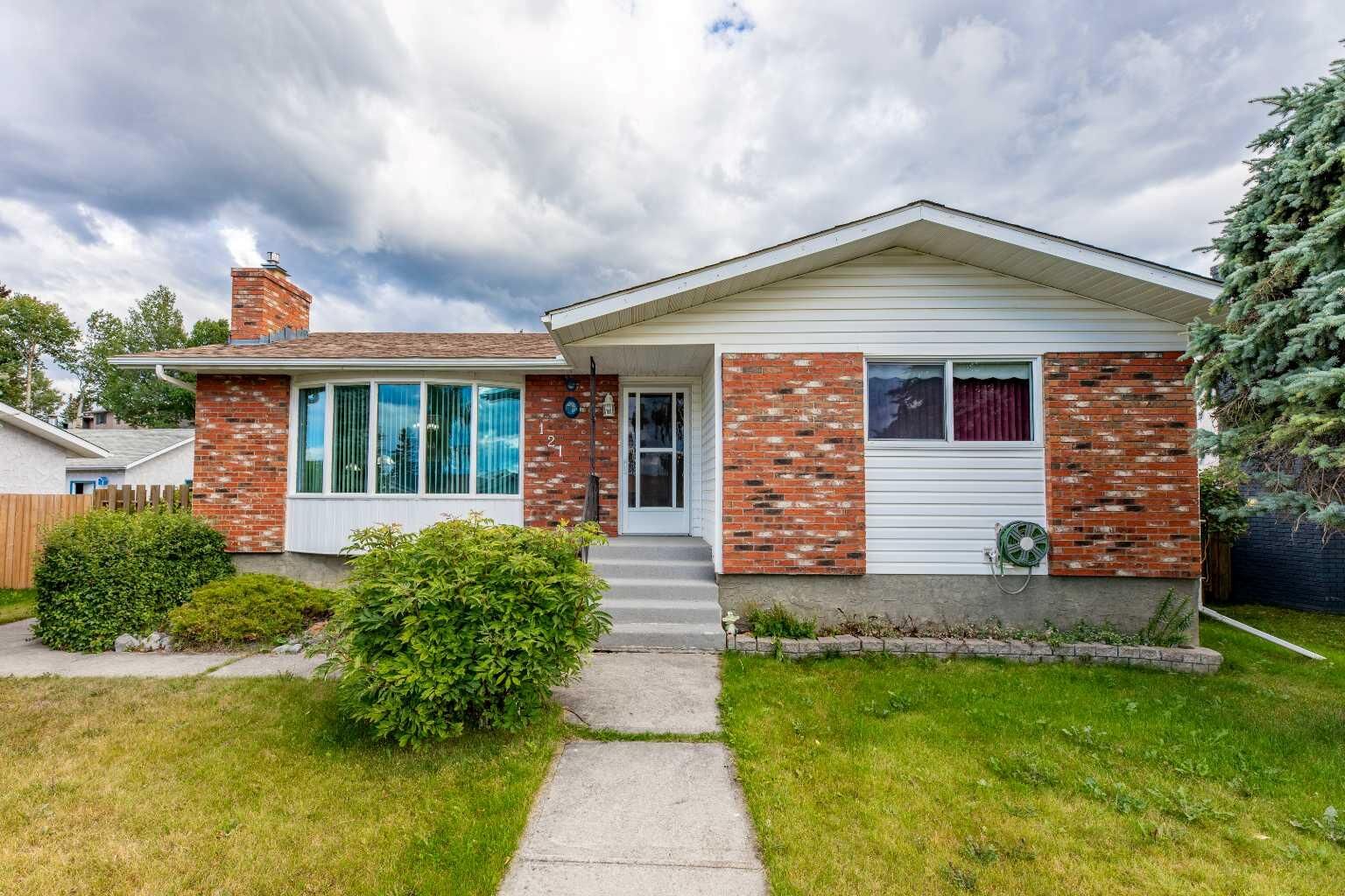 Property Photo:  121 Talbot Drive  AB T7V 1M1 