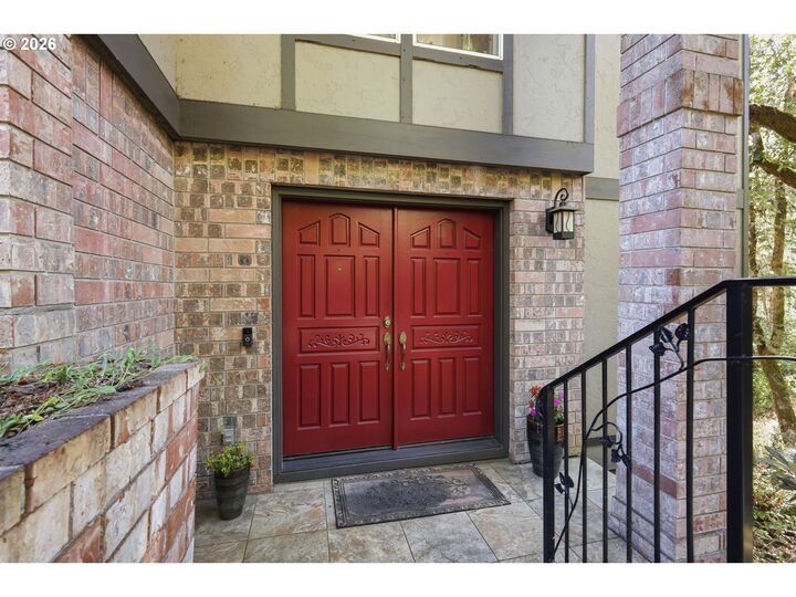 Property Photo: 721 Brookside Dr OR 97405