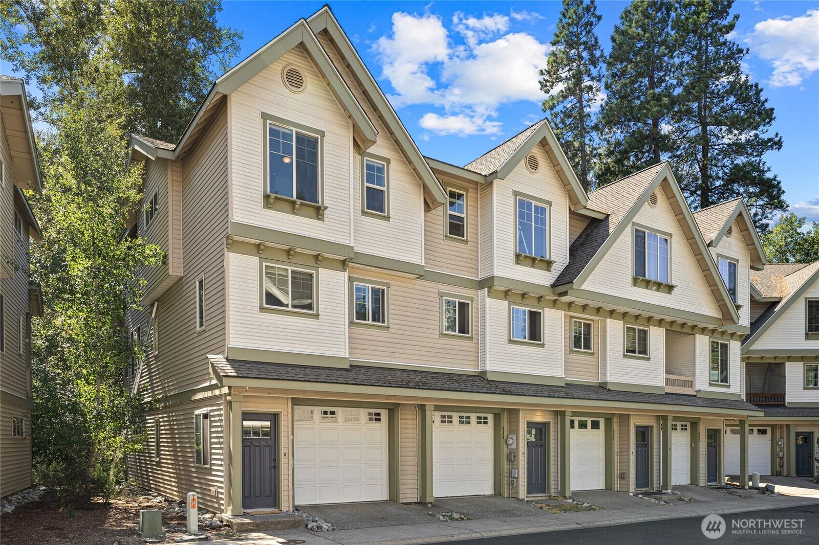 Property Photo: 215 Sagebrook Lane WA 98922