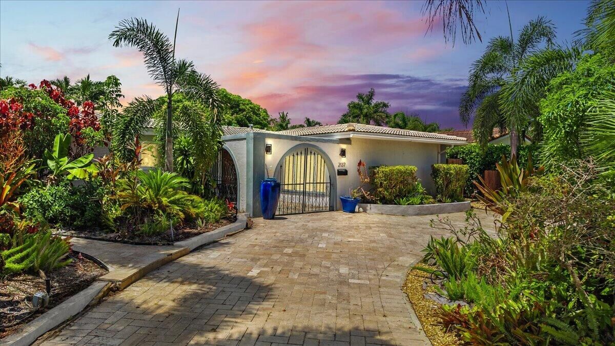 Property Photo:  2137 NE 17th Avenue  FL 33305 