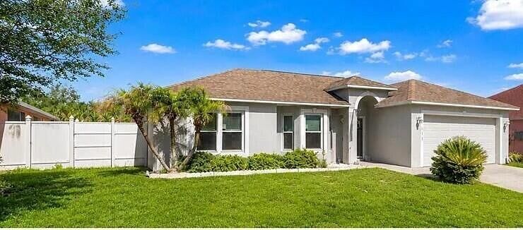 Property Photo:  5872 Royal Hills Circle  FL 33881 