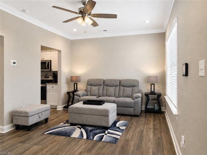 Property Photo:  110 N 11th St  VA 23434 