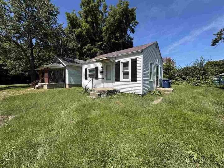 Property Photo:  422 Russell Street  IN 47374 