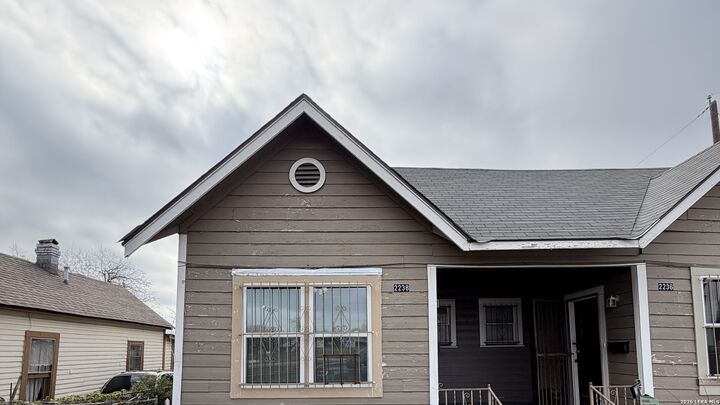 Property Photo: 2236 N Interstate 35 TX 78208