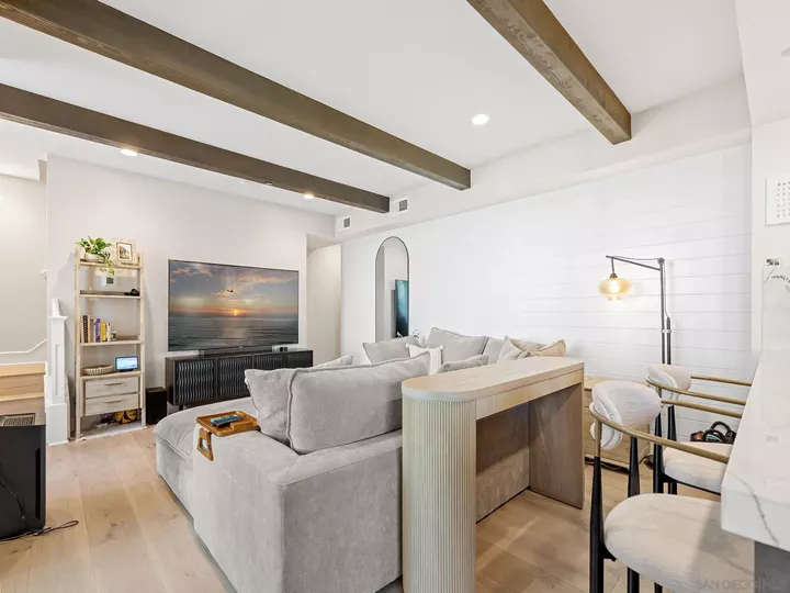 Property Photo:  1402 Anacona Pl 105  CA 92024 
