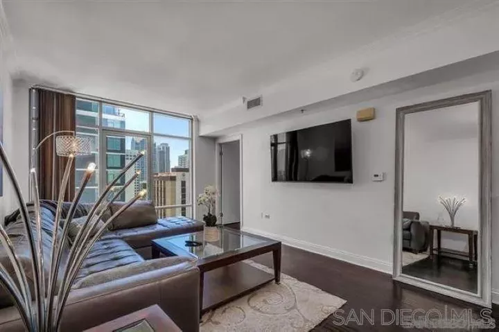 Property Photo: 425 W Beech 1354 CA 92101
