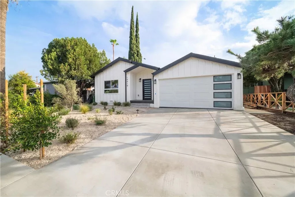 Property Photo:  19918 Kittridge  CA 91306 