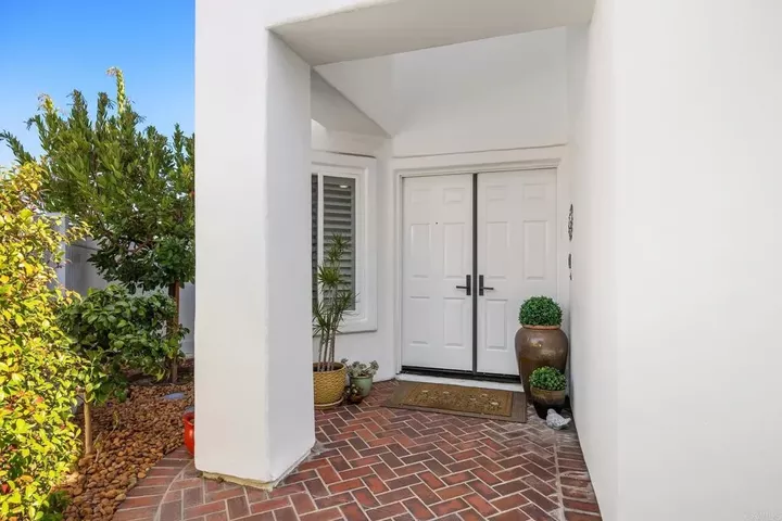 Property Photo: 4994 Lamia Way CA 92056