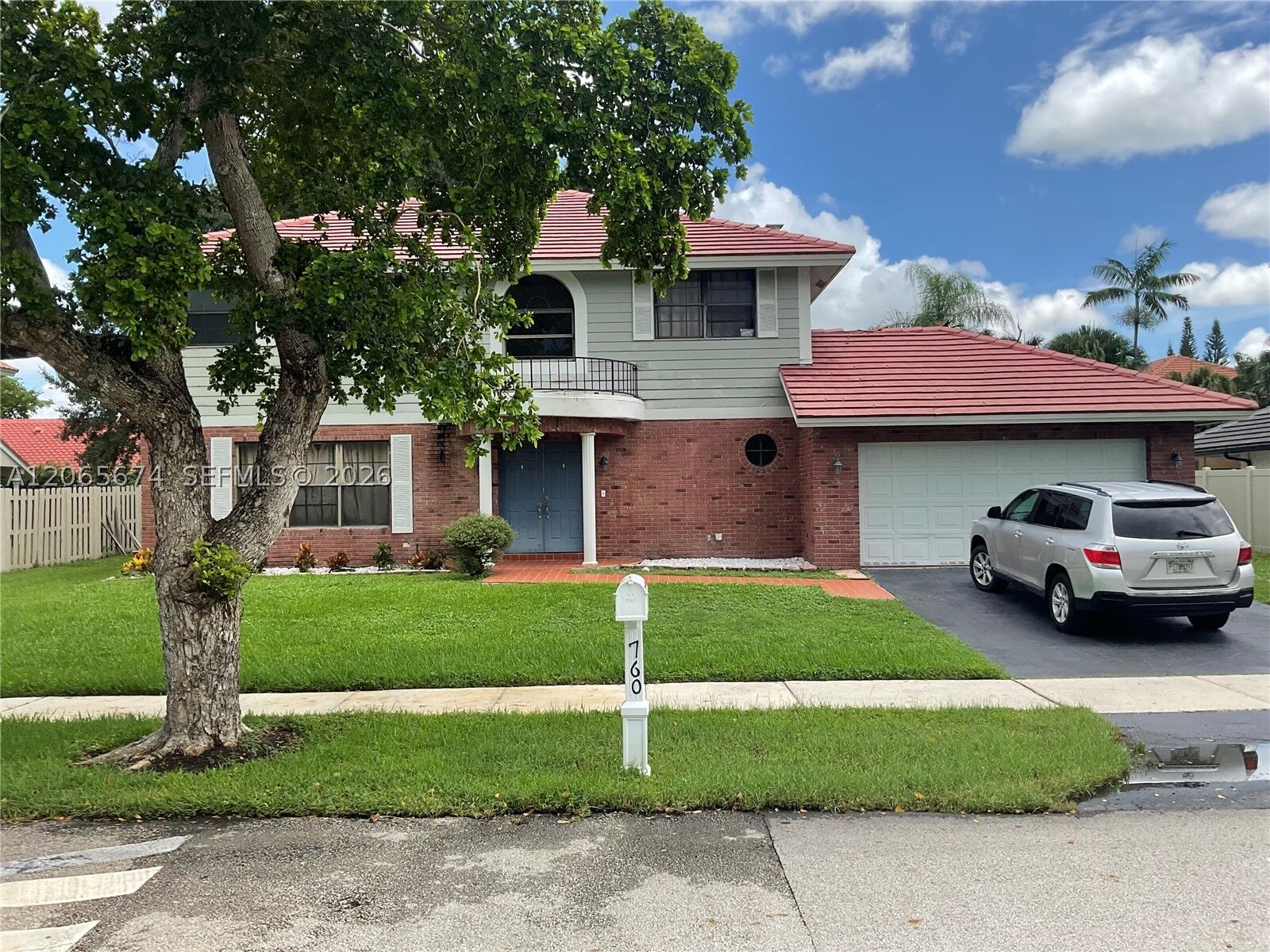Property Photo: 760 Blue Ridge Way FL 33325