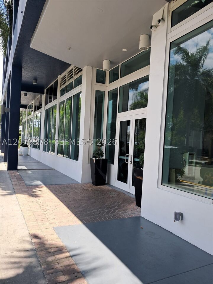 Property Photo: 275 NE 18th St 1704 FL 33132