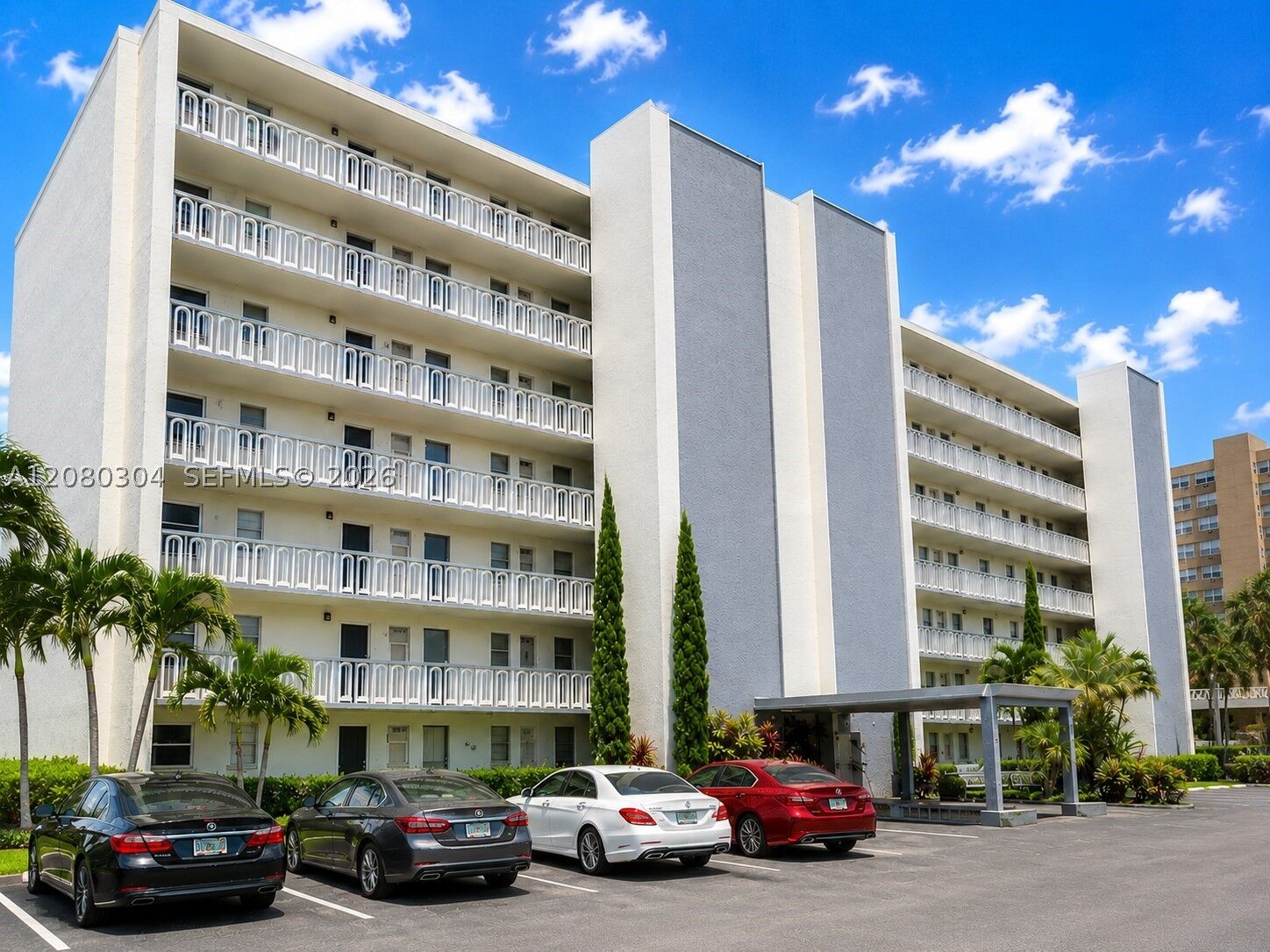Property Photo:  301 NE 14th Ave 507  FL 33009 
